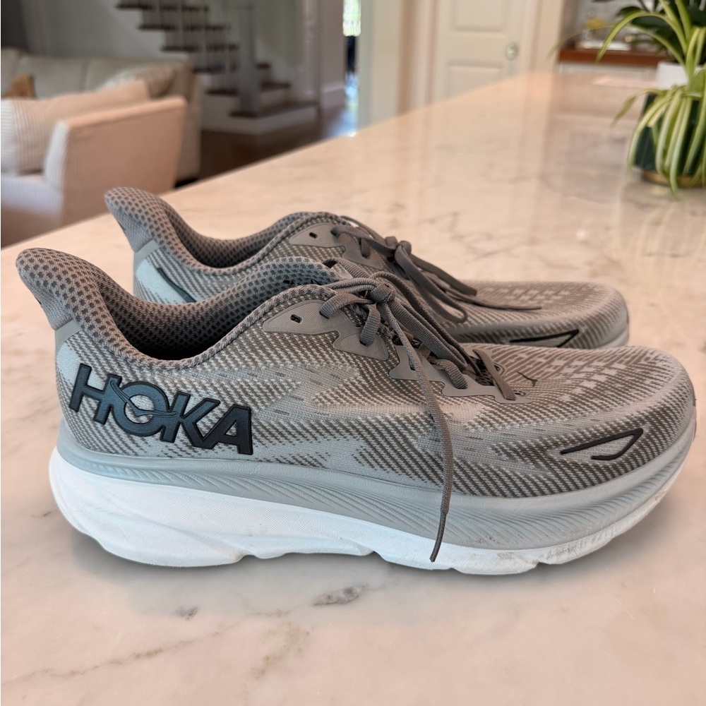 Men’s HOKA Clifton 9 Lightweight Gray Running Shoes, size 13D, EUC - Picture 2 of 6